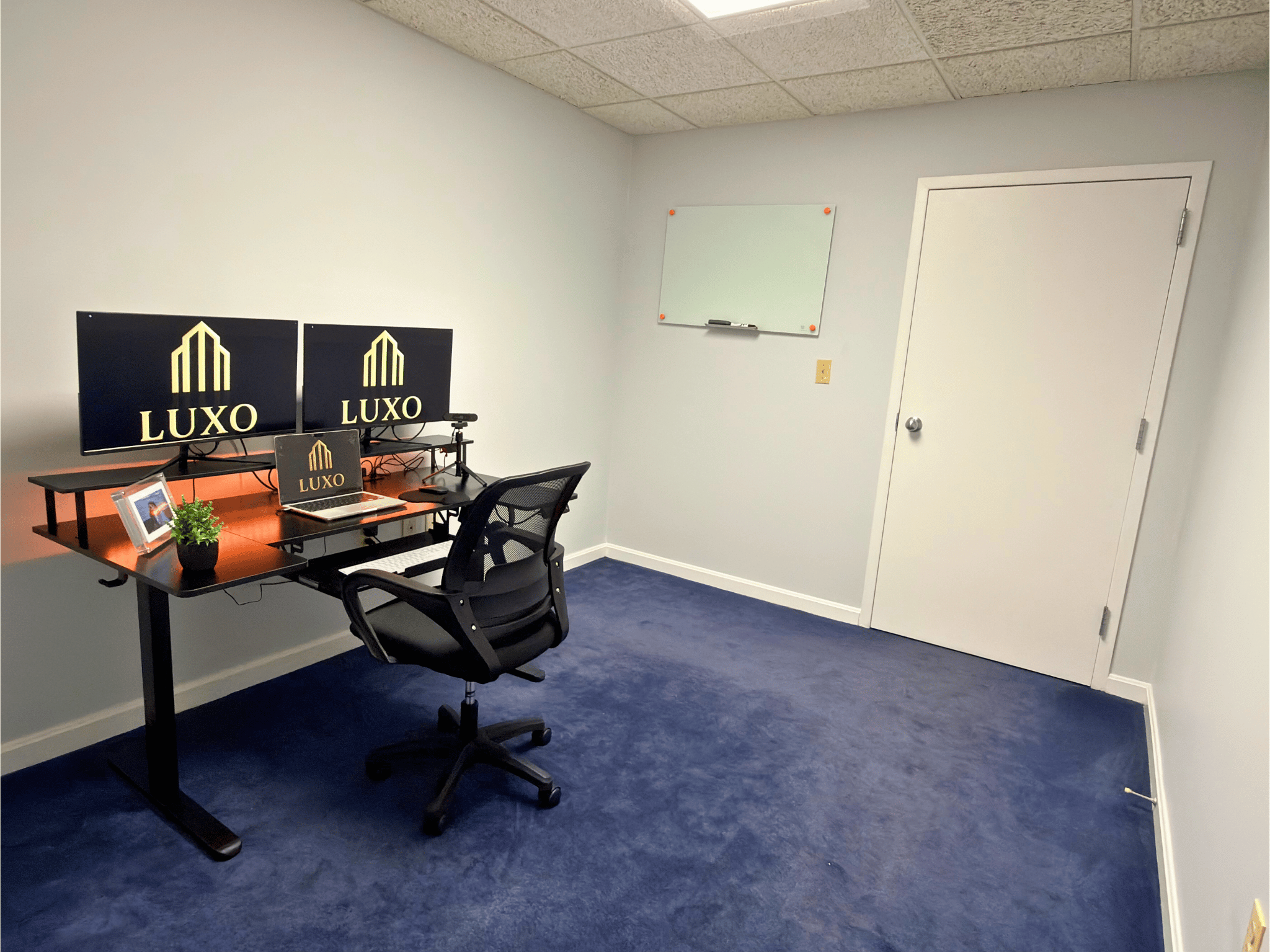 Luxo Private Office with Dedicated Desk